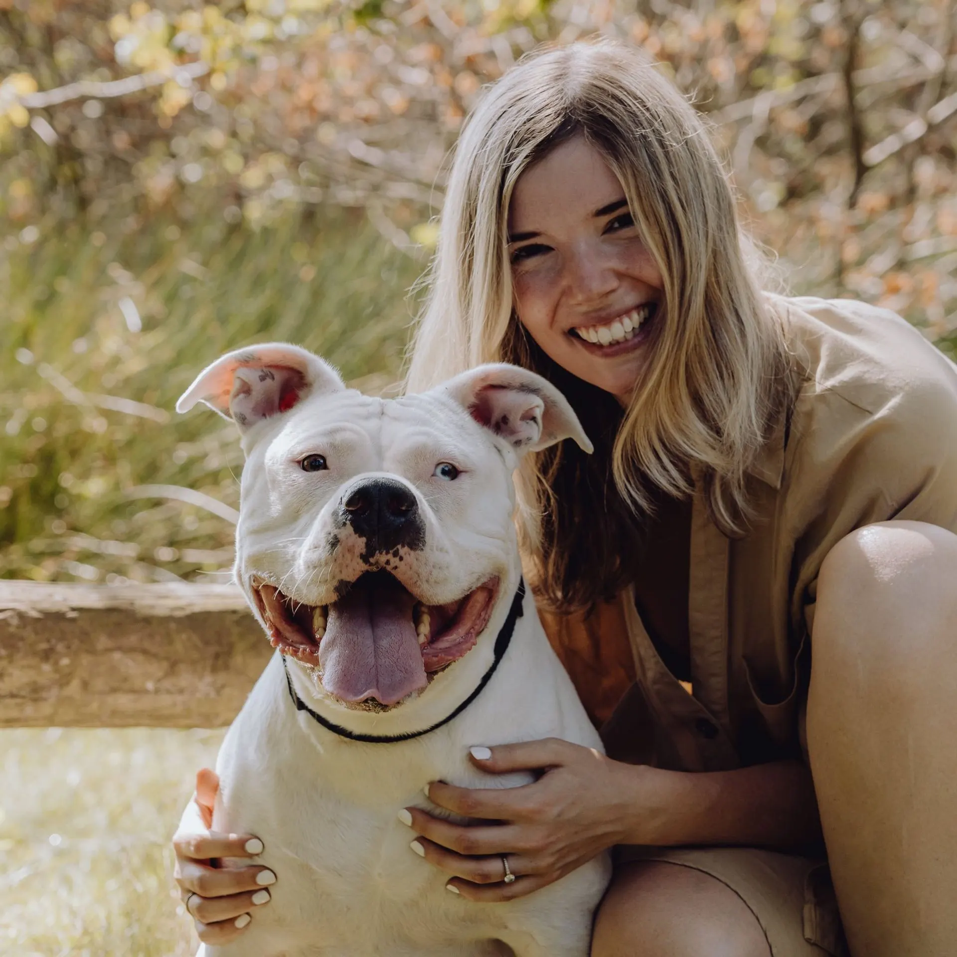 Hondencoach Kimberly van Blije Woef met haar American Bully Machop